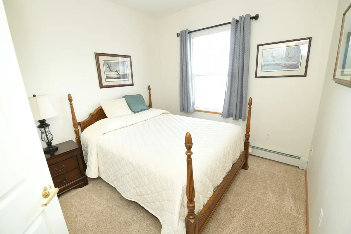 Bootstrap via website (https://valleyseniorliving.org/communities/valley-senior-living-on-42nd/country-estates/)